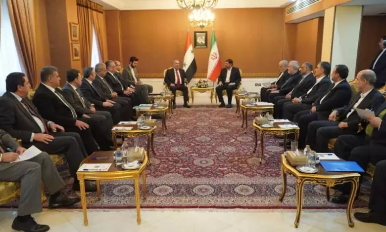 اجتماع موسع بين الوفدين السوري والإيراني في طهران 