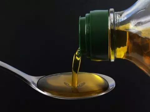 بورصة أسعار زيت الزيتون في سوريا تواصل الصعود القياسي: سعر الصفيحة الواحدة تبلغ نحو مليوني ليرة!! 