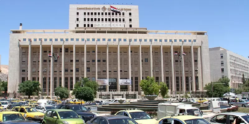 «المركزي» يعمم على المصارف بتدقيق ملاءة المصدرين الذين ينظمون تعهدات التصدير 