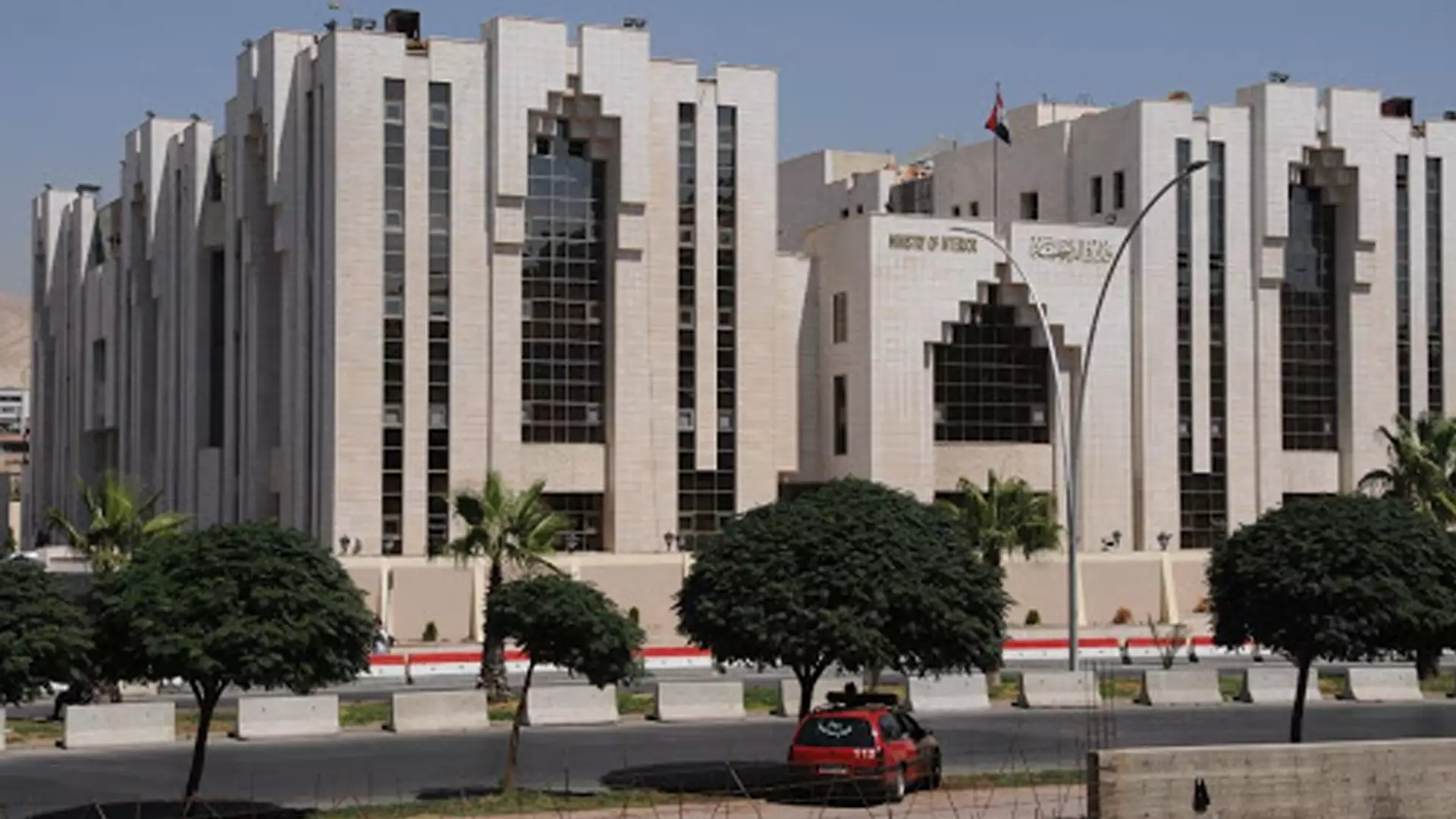 إلقاء القبض على 3 أشخاص اثنان منهم طعنا شخصاً ضمن إحدى وسائل النقل العام في دمشق 