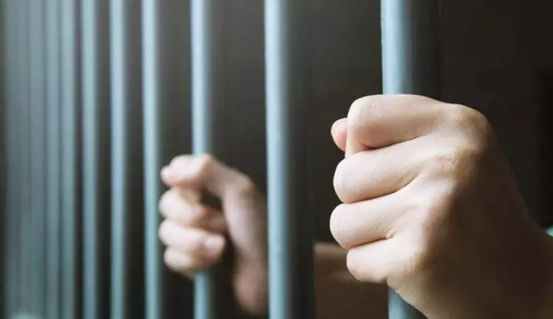 انتبهوا ..قضاة و ضباط مزيفون  "انتحال صفة قضاة وضباط أمن".. سوريون يقعون في مصيدة الاحتيال الالكتروني 