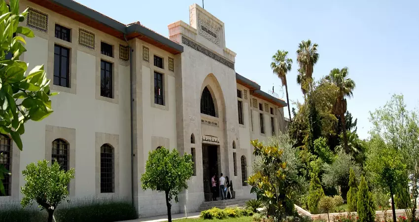 باحث أكاديمي : بتنا في وقت لا يكاد فيه راتب الأستاذ الجامعي يغطي تكاليف المواصلات 