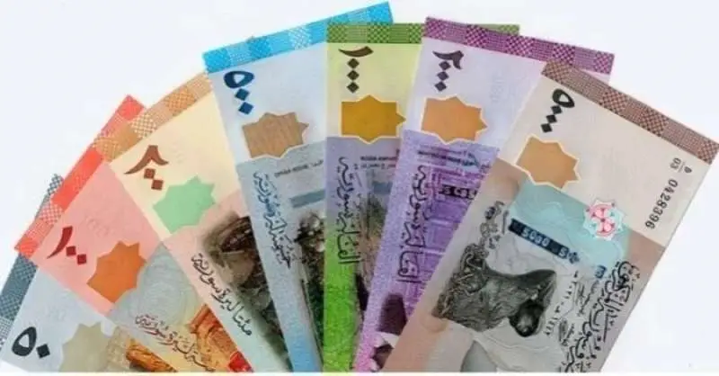 خبير اقتصادي يقترح طباعة عملة بلاستيكية لحل أزمة السيولة 