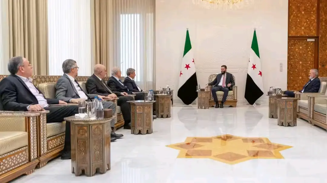 الرئيس الشرع يستقبل وفد من رجال الاعمال السوريين في مصر 