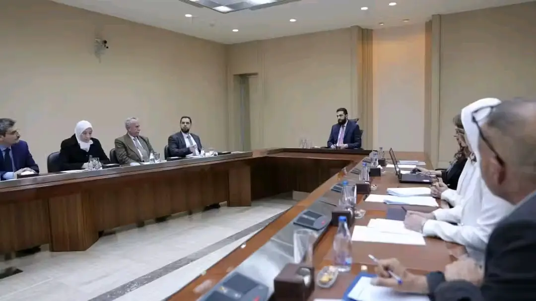 رئيس الجمهورية يلتقي وزير الأشعال العامة والاسكان 