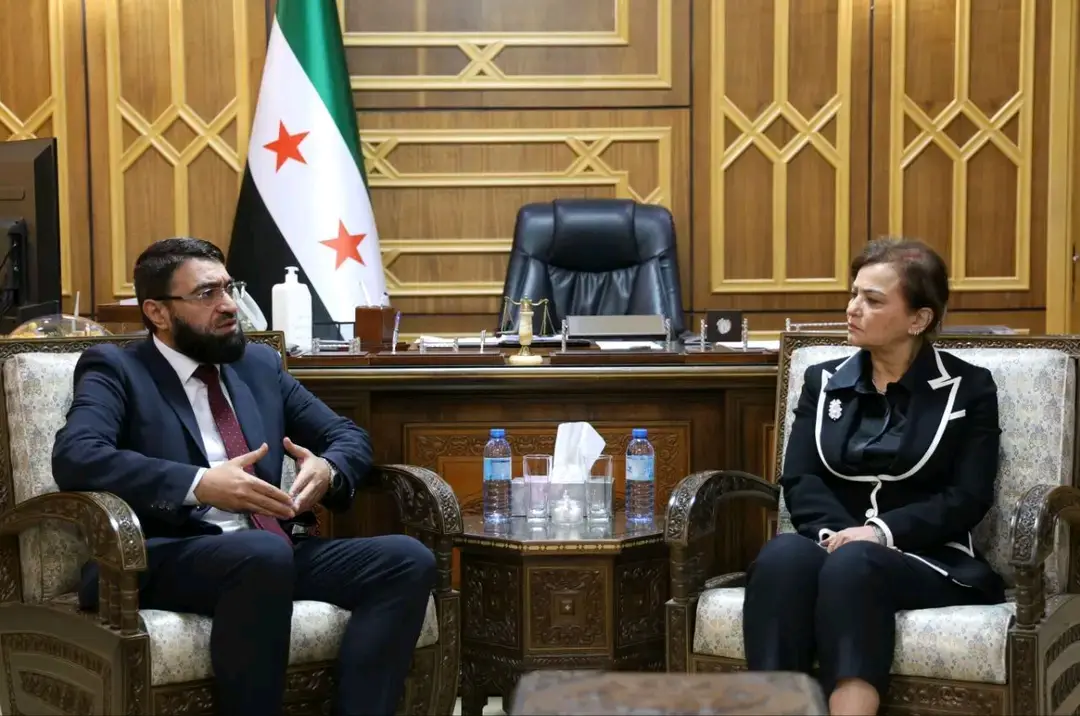 وزير العدل مظهر الويس يبحث مع نائبة المبعوث الخاص الأممي إلى سوريا مجالات التعاون في تطوير العمل القضائي 