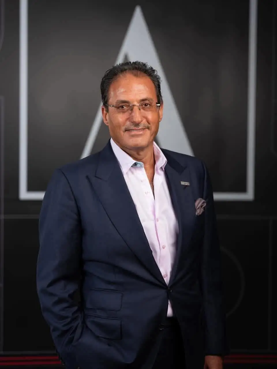التقى كبار المسؤولين 
