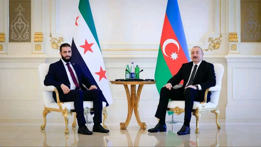 الرئيس أحمد الشرع والوفد المرافق له يلتقي نظيره الأذربيجاني إلهام علييف في قصر زوغولبا بالعاصمة باكو. 