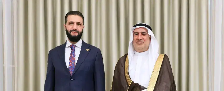 الرئيس أحمد الشرع يستقبل في قصر الشعب بدمشق عبد الله بن علي الدبيخي مساعد وزير الاستثمار في المملكة العربية السعودية 